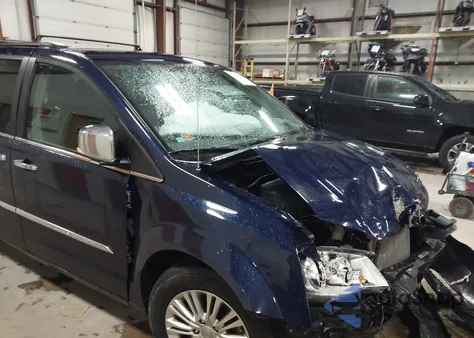 2015 Chrysler Town & Country Touring-L из США, поврежденный, VIN 2C4RC1CG0FR525300